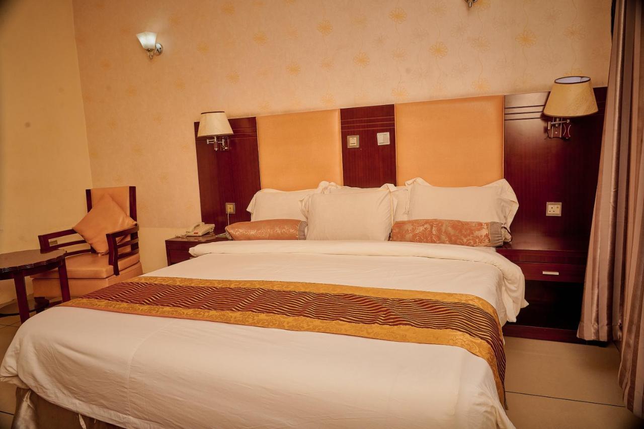 Barcelona Hotels, Abuja Mobushipe Eksteriør bilde