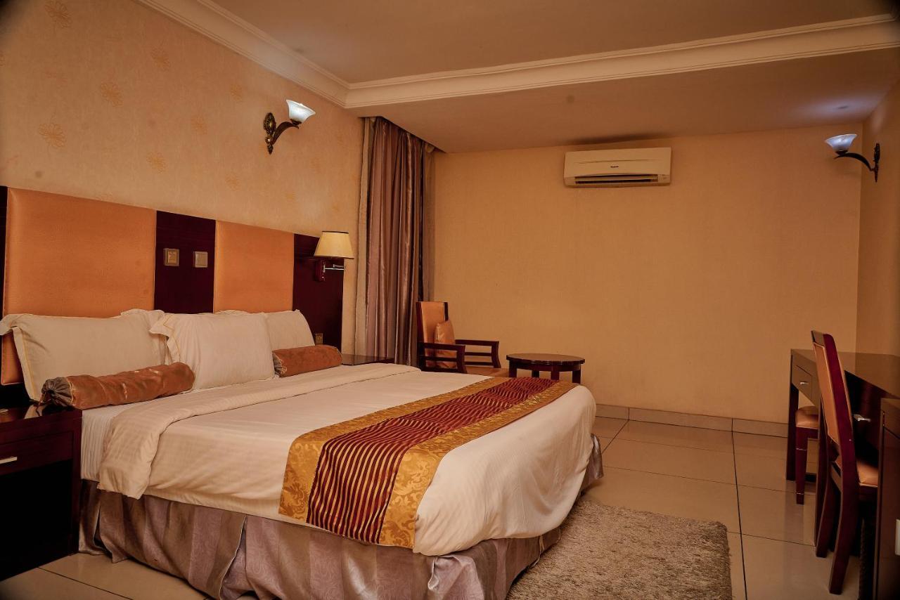 Barcelona Hotels, Abuja Mobushipe Eksteriør bilde