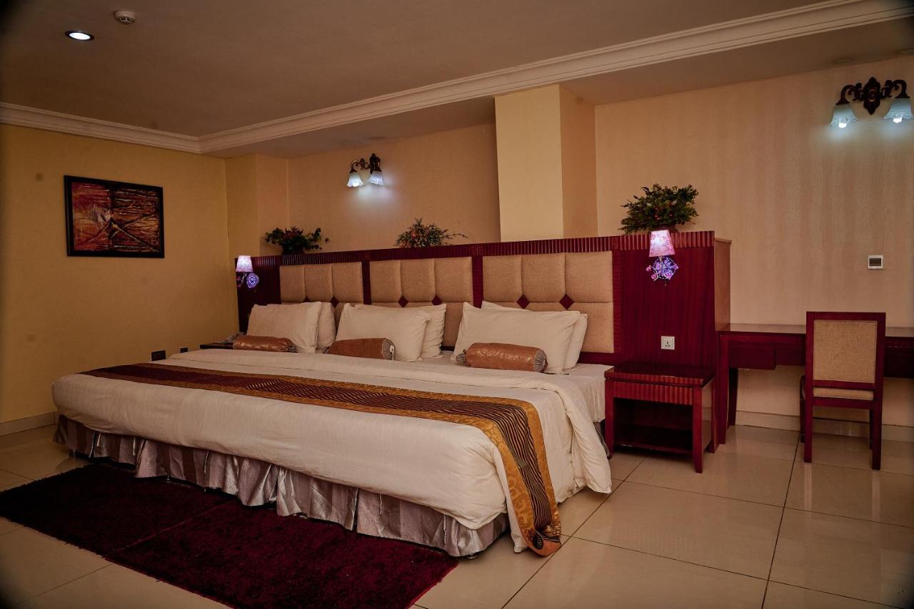 Barcelona Hotels, Abuja Mobushipe Eksteriør bilde