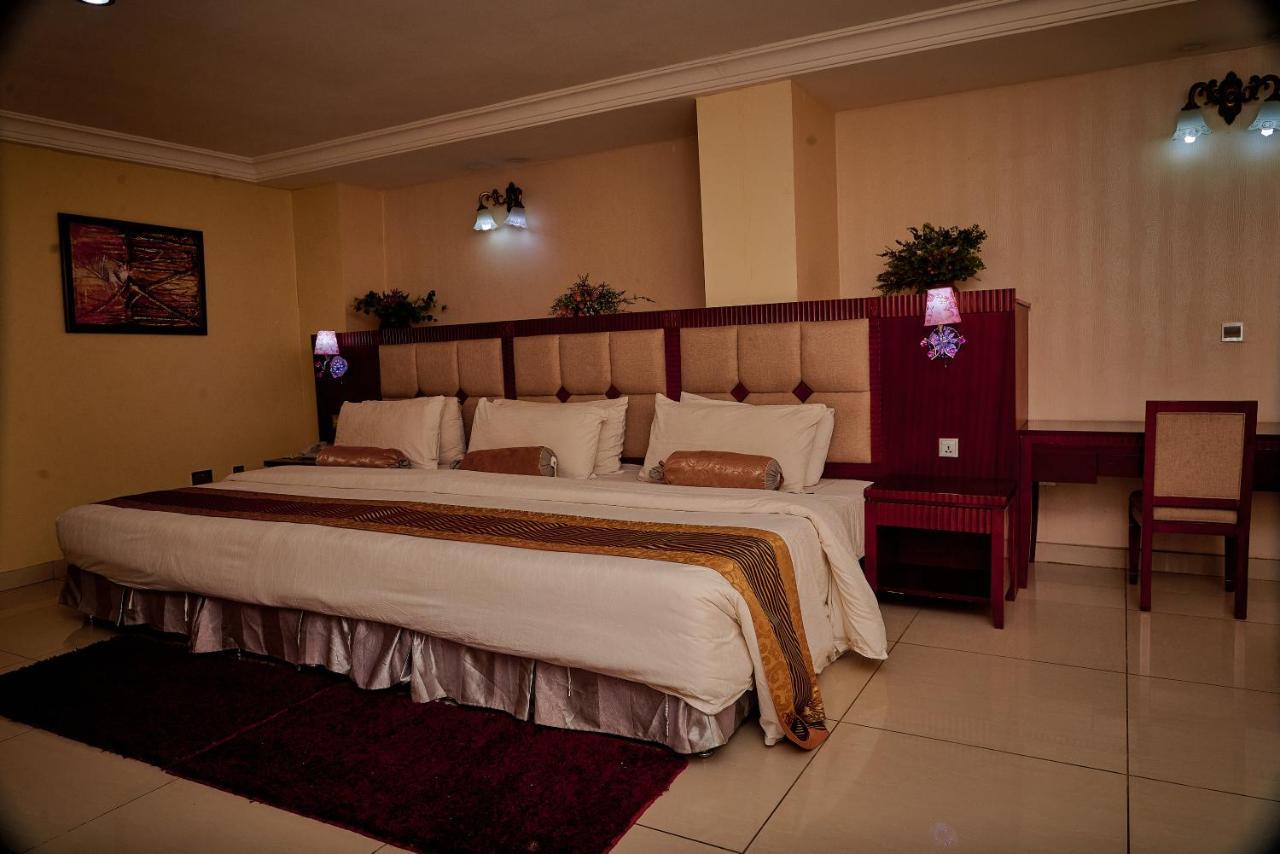Barcelona Hotels, Abuja Mobushipe Eksteriør bilde