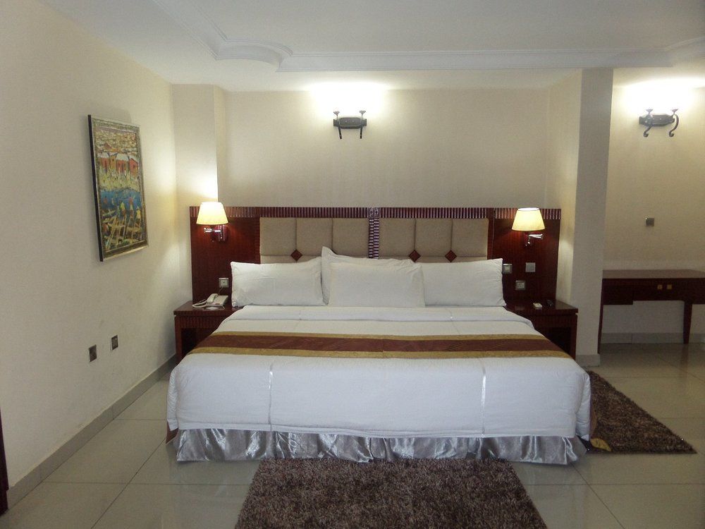 Barcelona Hotels, Abuja Mobushipe Eksteriør bilde