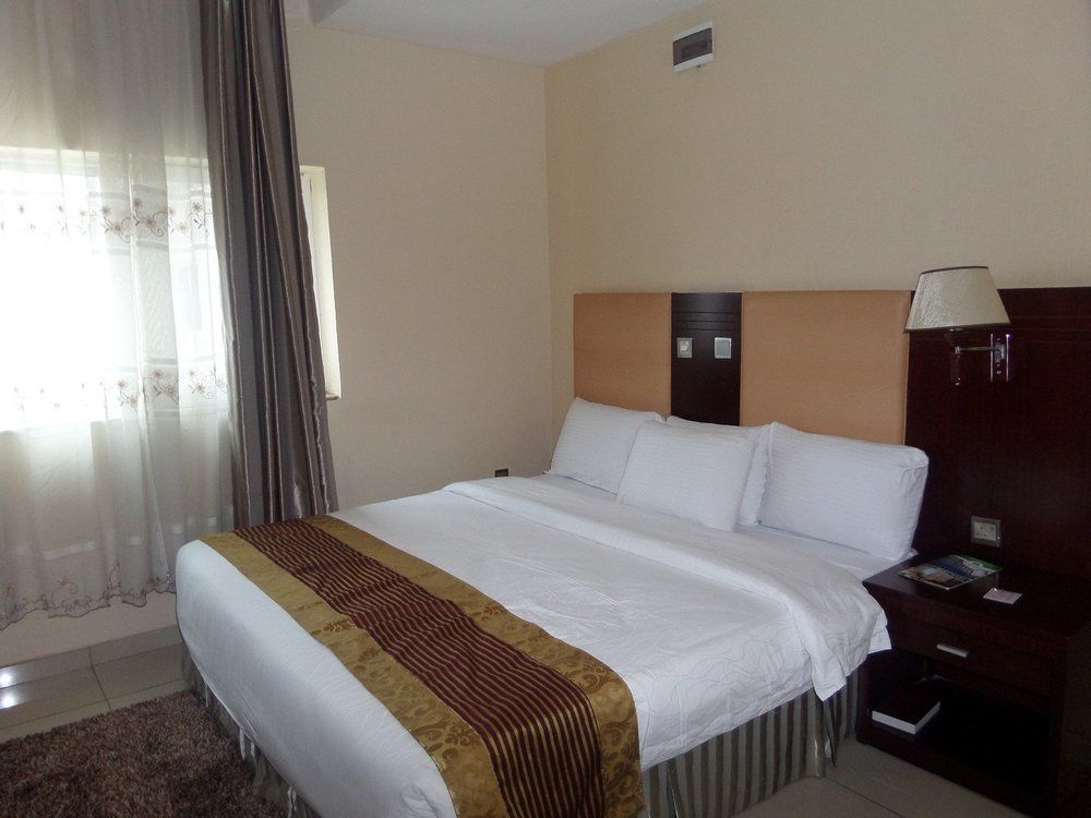 Barcelona Hotels, Abuja Mobushipe Eksteriør bilde
