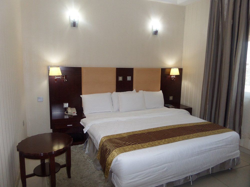 Barcelona Hotels, Abuja Mobushipe Eksteriør bilde
