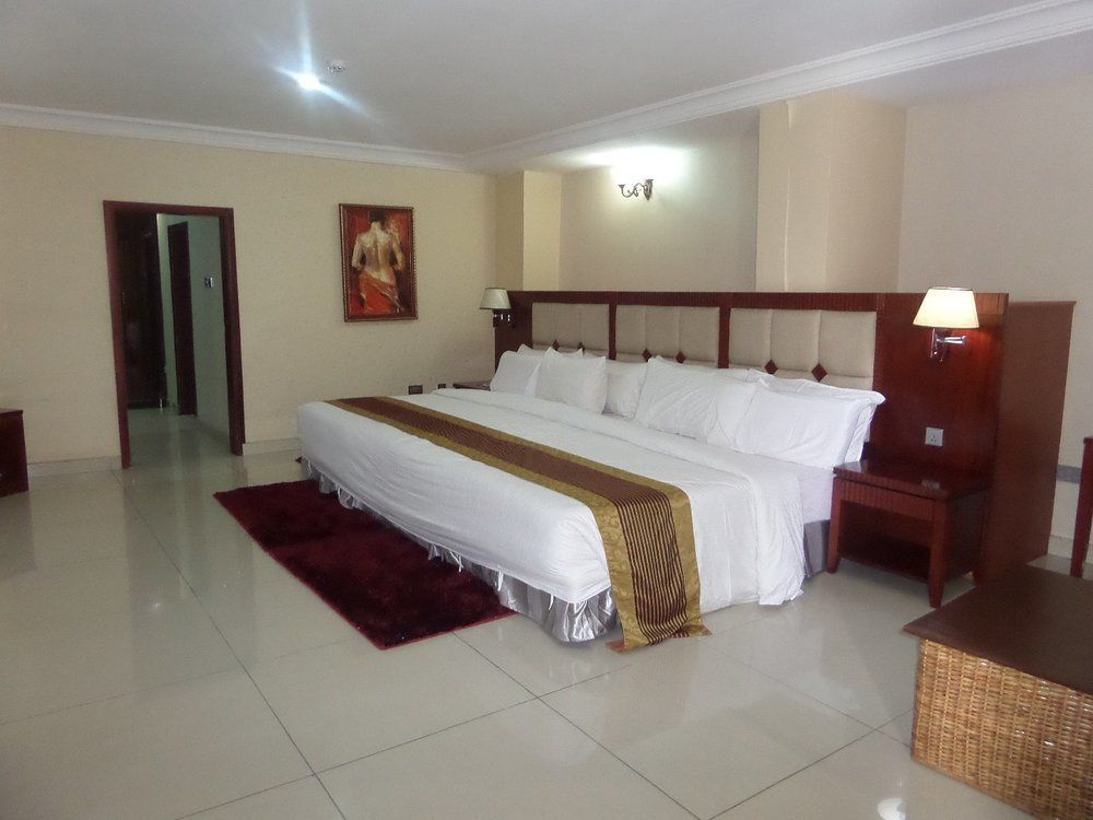 Barcelona Hotels, Abuja Mobushipe Eksteriør bilde